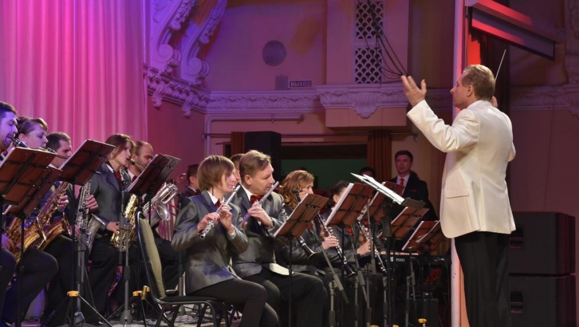 Своё 20-летие муниципальный духовой оркестр «Оренбург» отметил триумфальным концертом