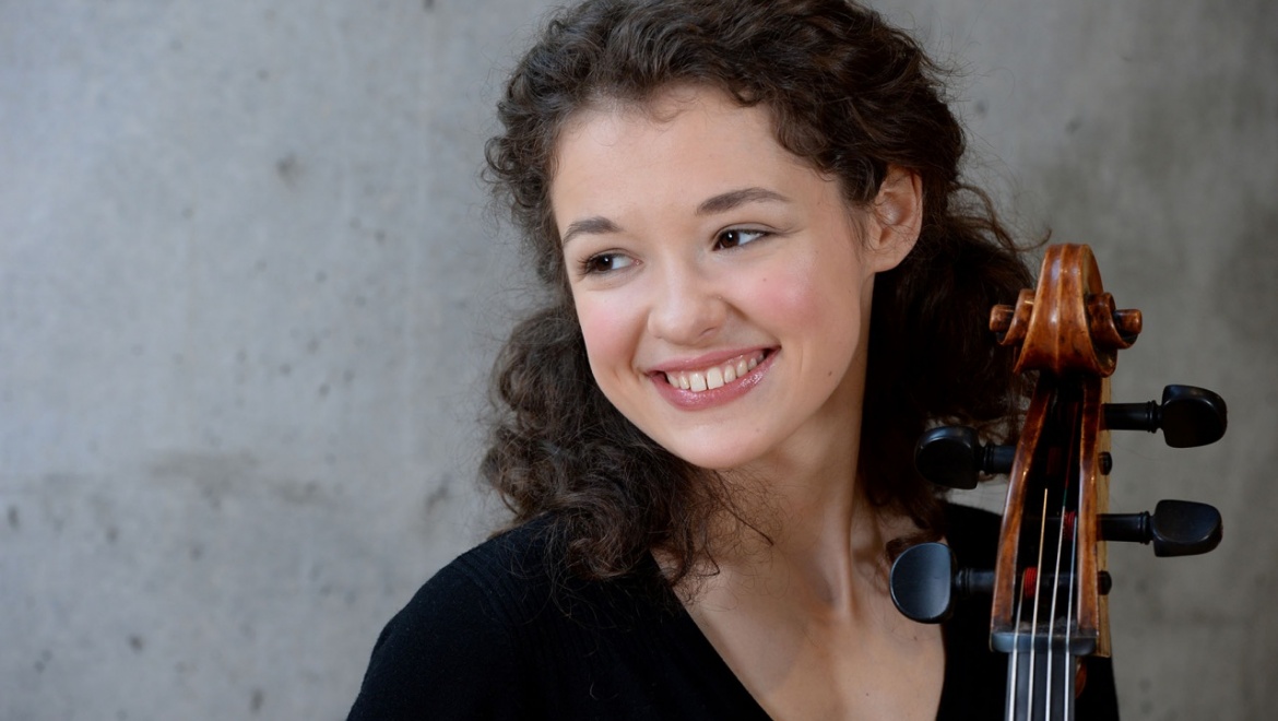 В Оренбург приедет известная исполнительница на виолончели Анастасия Кобекина