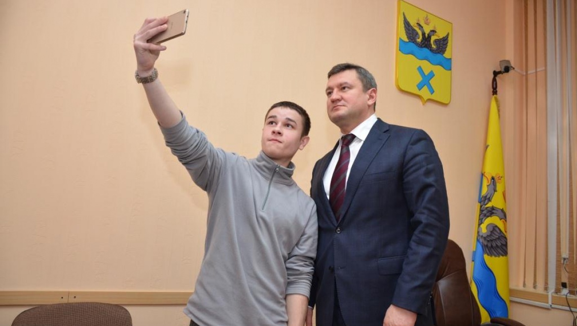 Студент из Шарлыка попросил Главу города о селфи