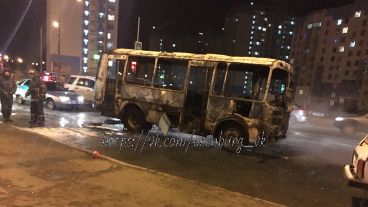 В Сети появилось видео горящего пассажирского ПАЗа