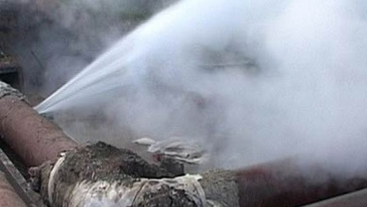 В Гае вновь прорвало трубопровод: сотни человек остались без воды