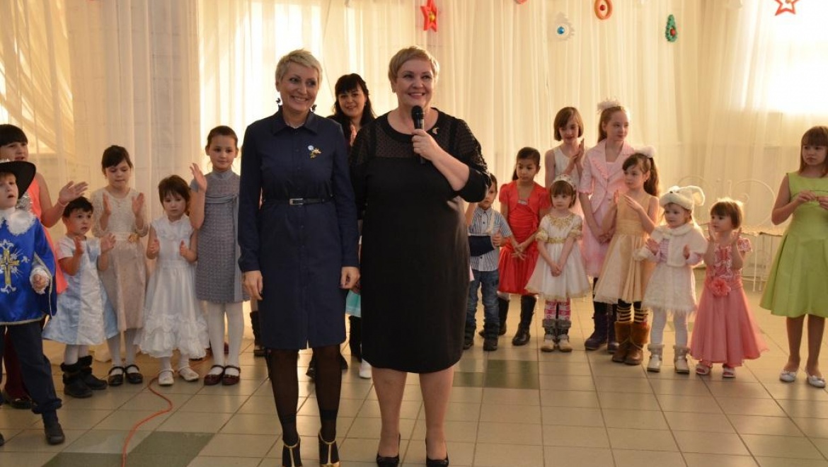 «Карнавал друзей» и «Новогодние чудеса» - в Оренбурге проходят праздничные мероприятия для детей