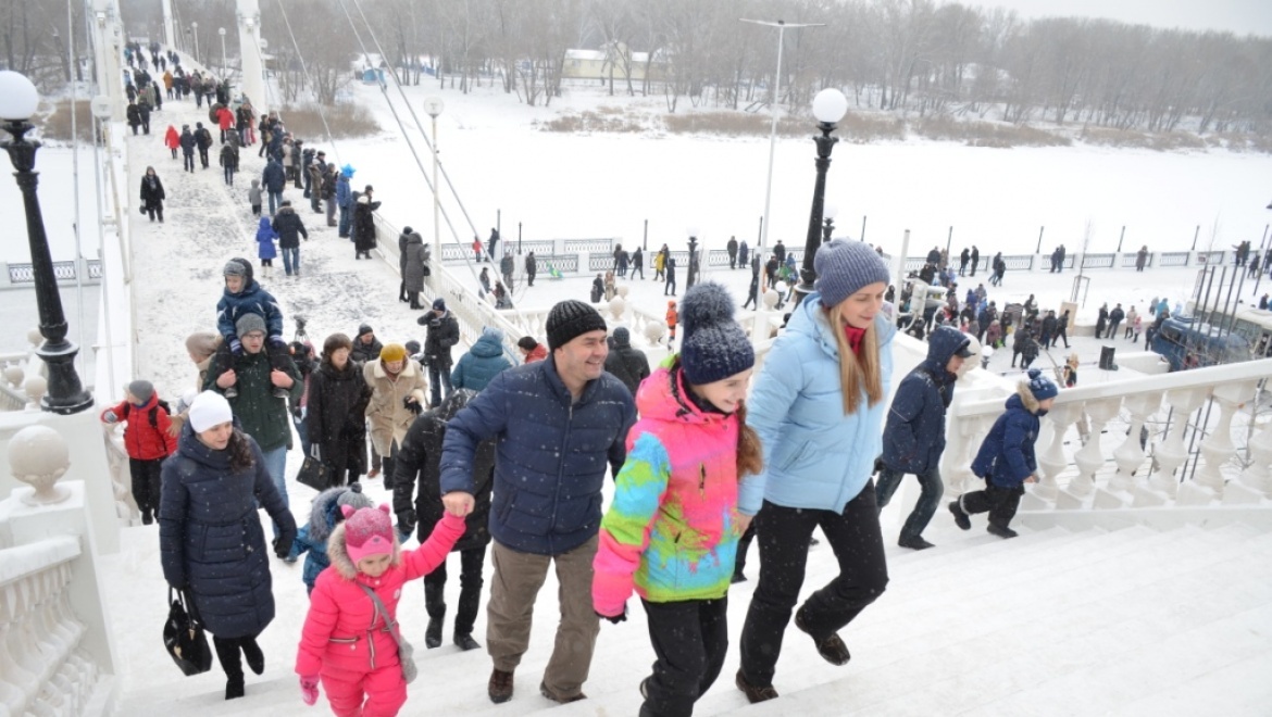 Оренбуржцы прогулялись по обновленной набережной