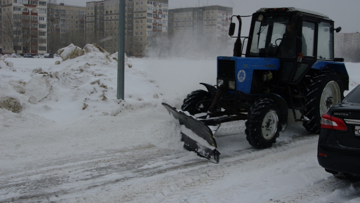 80 единиц спецтехники вышли на уборку улиц