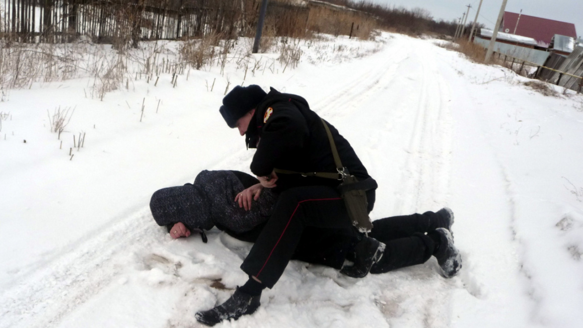 Сотрудники Росгвардии задержали мужчину с марихуаной в крупном размере