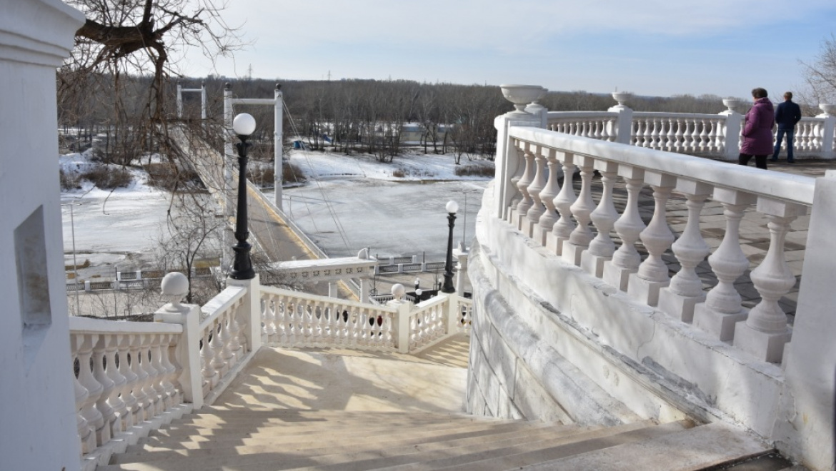 Реставрация пешеходного спуска к Уралу продолжится