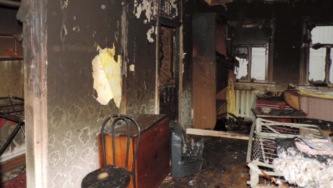 Облила дом и подожгла