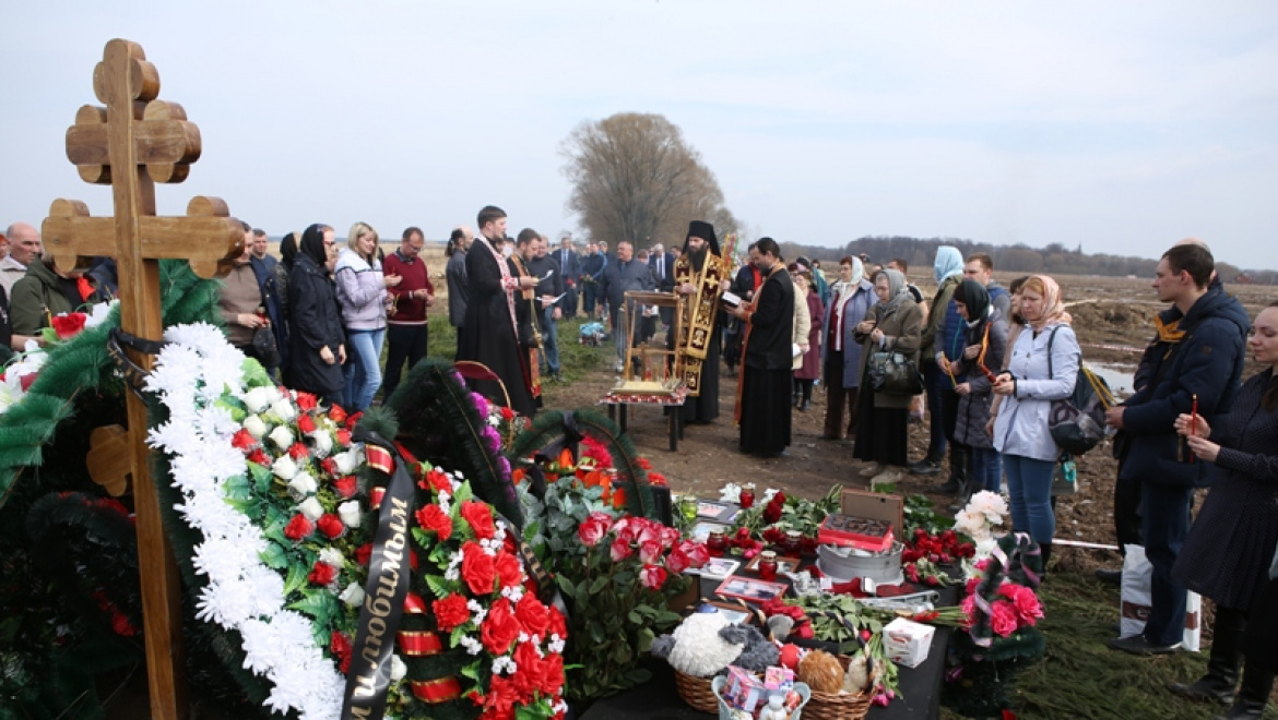 На месте трагедии в Подмосковье прошла поминальная служба 