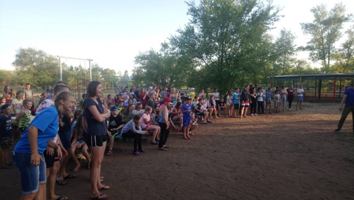 Сотрудники полиции Оренбургской области побывали в «Стране детства»