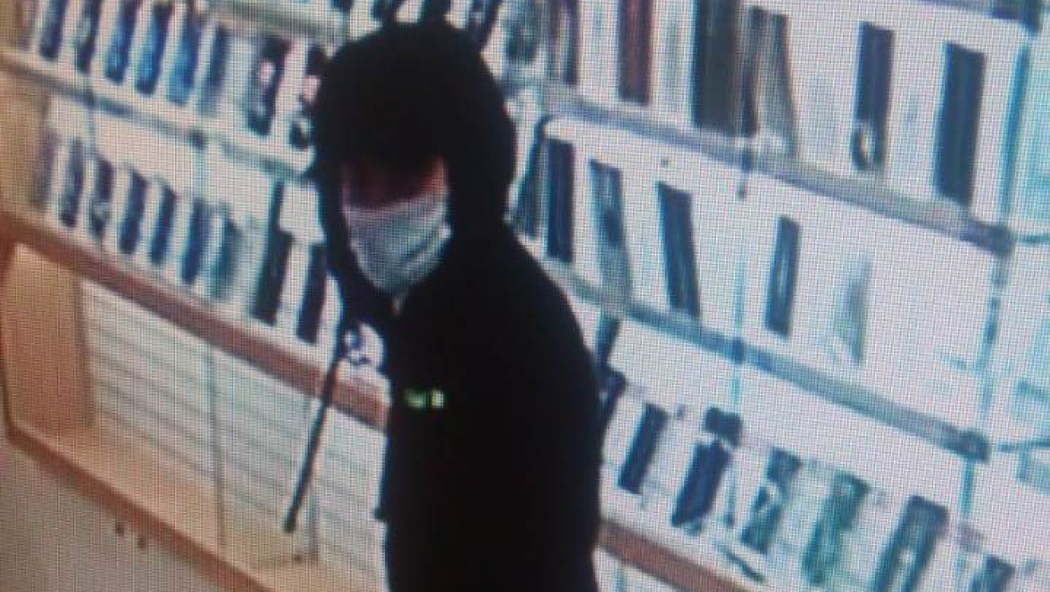 Похитил 12 смартфонов марки «Айфон»