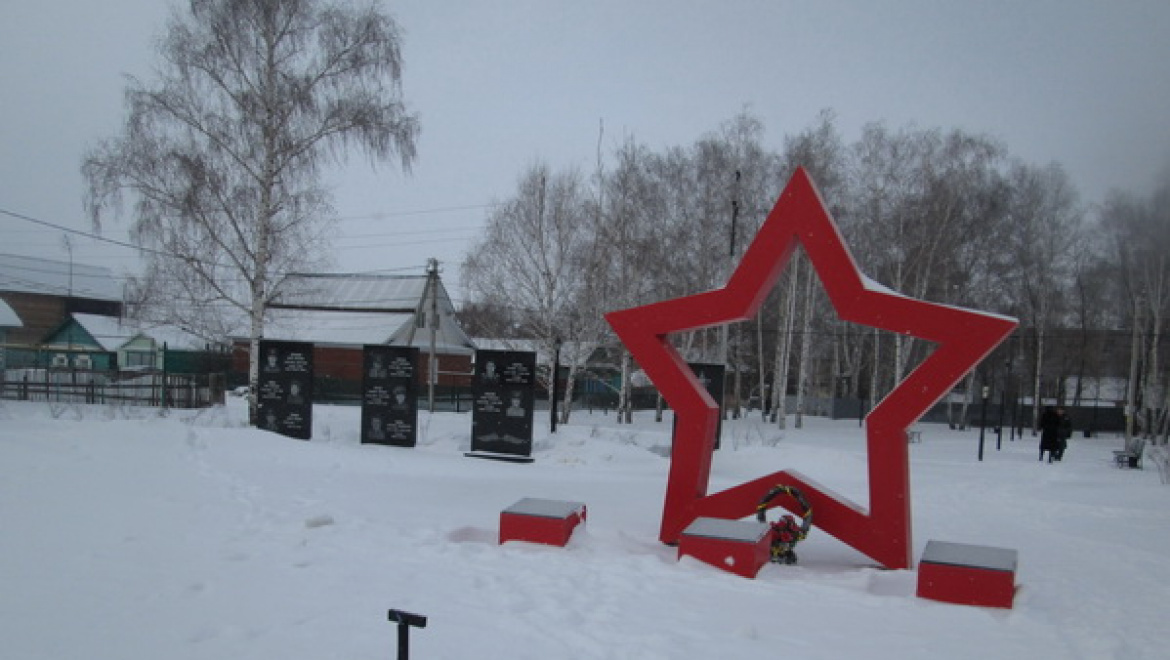 В сквере памяти воинам вандал разбил светильники