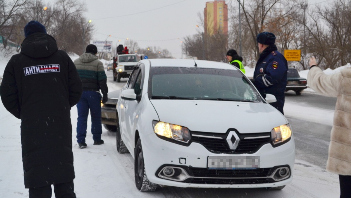 В Оренбурге волонтеры приняли участие в проведении оперативно-профилактического мероприятия «Такси»