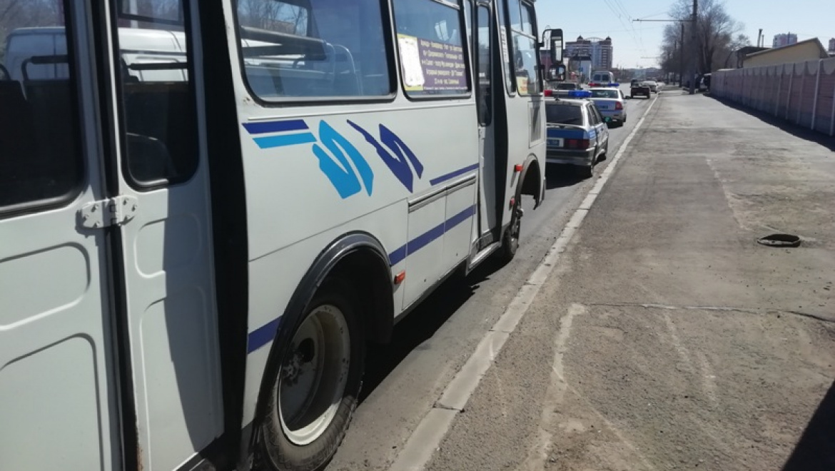 Водитель автобуса протащил пенсионерку по асфальту