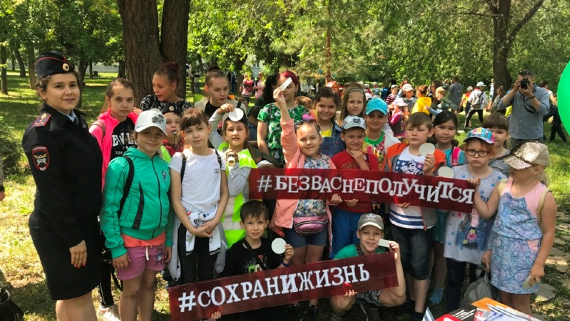 Сотрудники Госавтоинспекции Оренбурга еще раз напомнили детям о правилах дорожного движения
