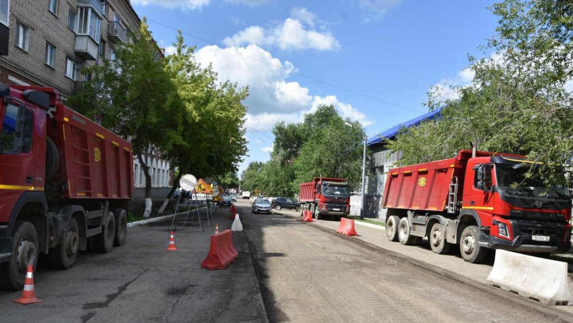 В Оренбурге начались ремонтные работы на ул. Краснознаменной