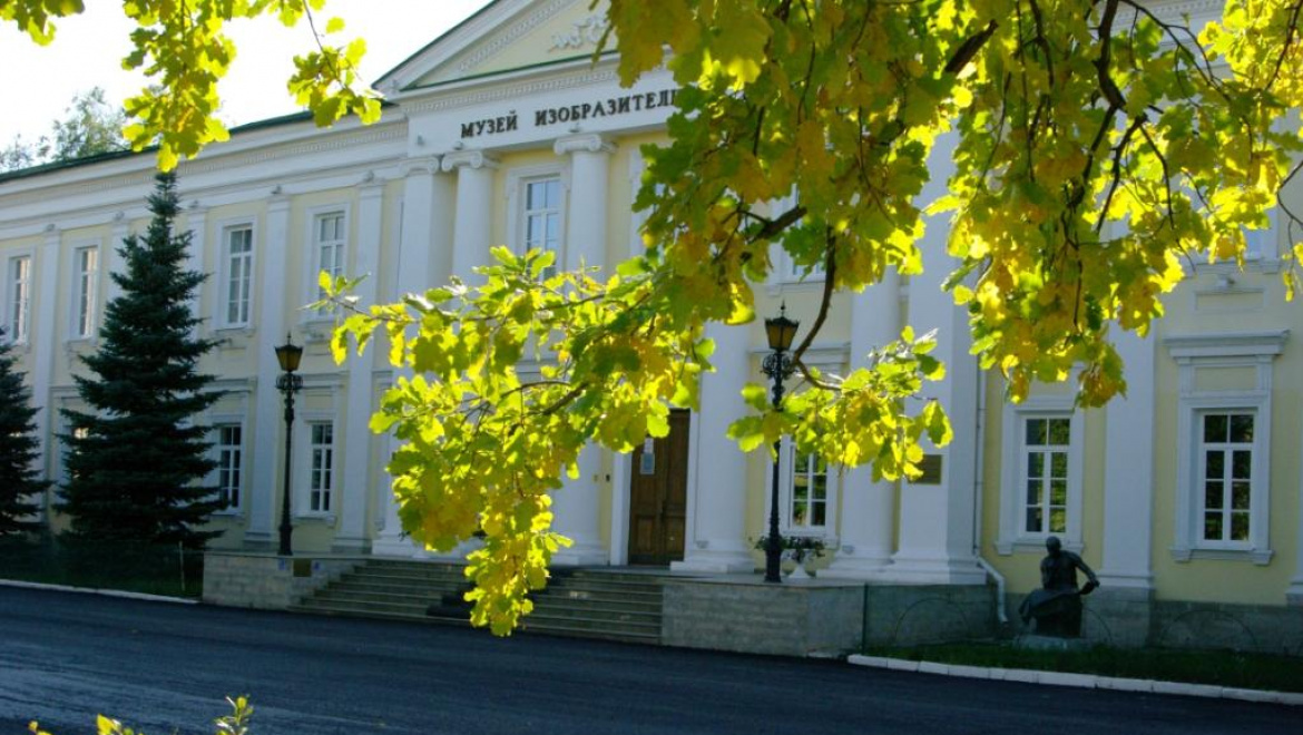 Геннадий Глахтеев и Ирина Макарова передали ценные экспонаты дому–музею семьи Ростроповичей 