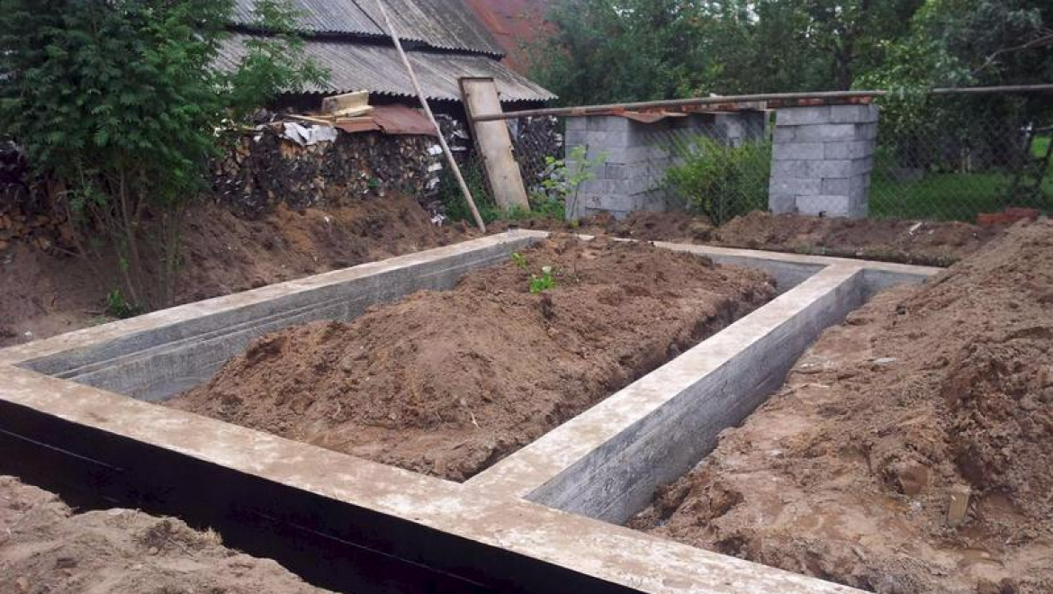 Получил взятку стройматериалами