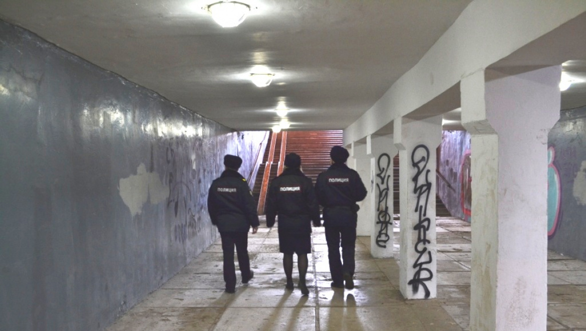 Полицейские выявили запретные надписи на фасадах домов и зданий Оренбурга