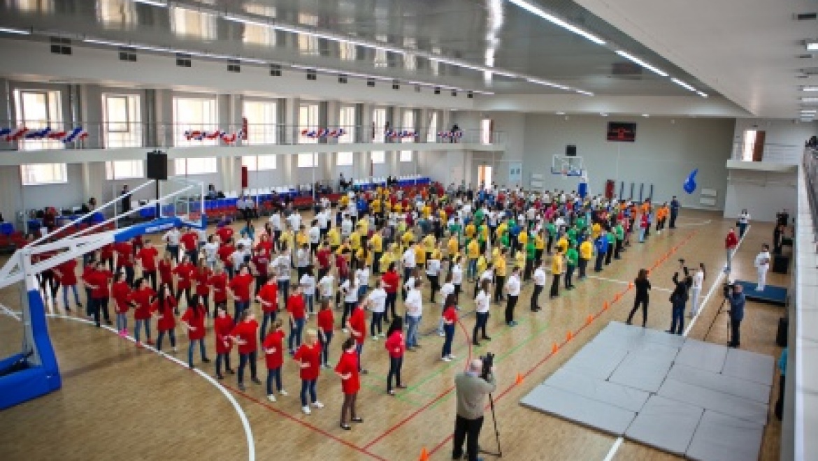 Молодежь города отметила Международный день здоровья  массовой зарядкой