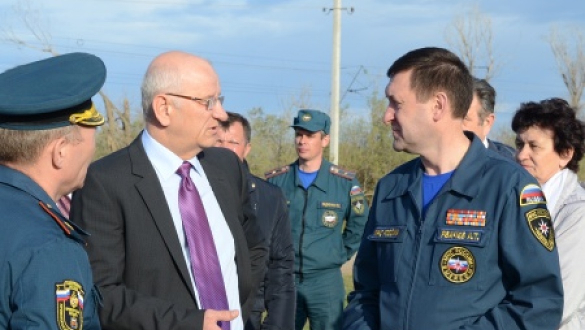 В селе Желтое Саракташского района работает оперативная группа МЧС России                           