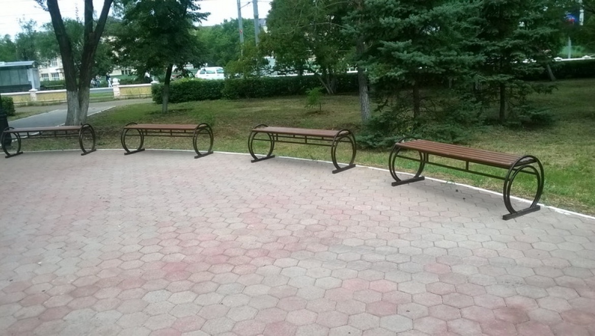 У памятника «Дети войны» благоустраивают территорию