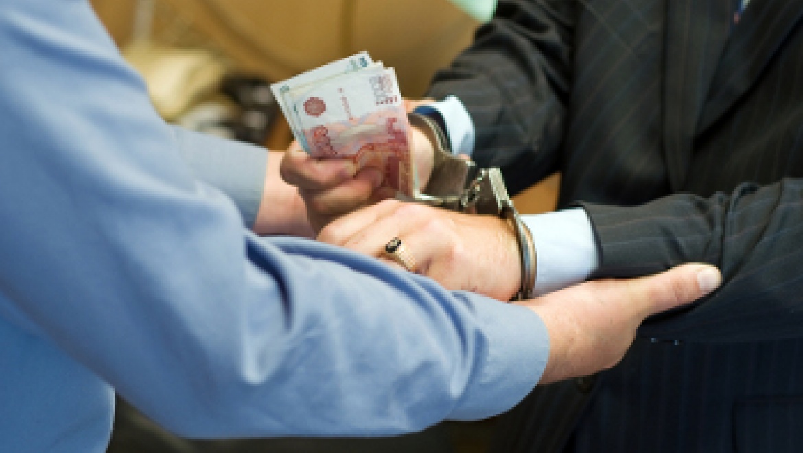 Вымогатель задержан в своем автомобиле при получении 450 тысяч рублей