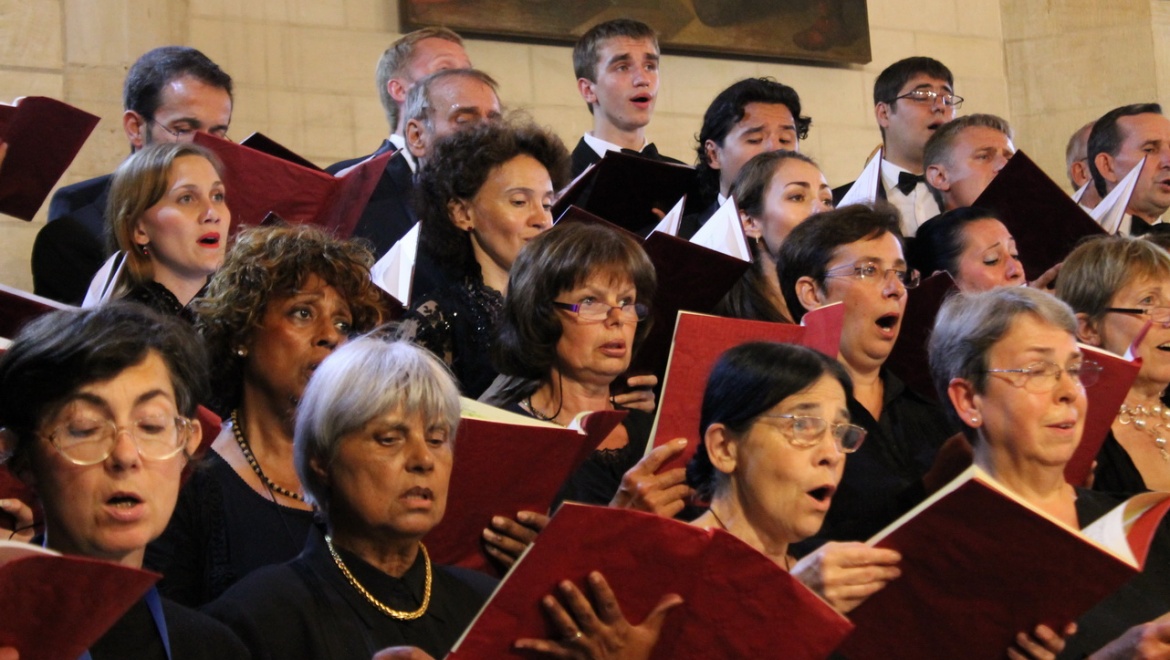 Оренбургский муниципальный хор Ольги Серебрийской триумфально выступил во Франции