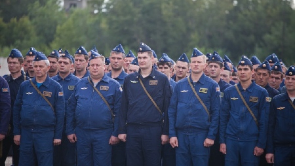 Глава региона Юрий Берг поздравил личный состав летной части с Днем ВВС России