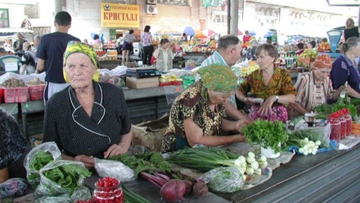 На рынках Оренбурга продолжается сезонное колебание цен