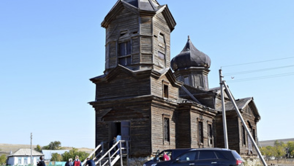 Молодежь взялась за сохранение древнего храма