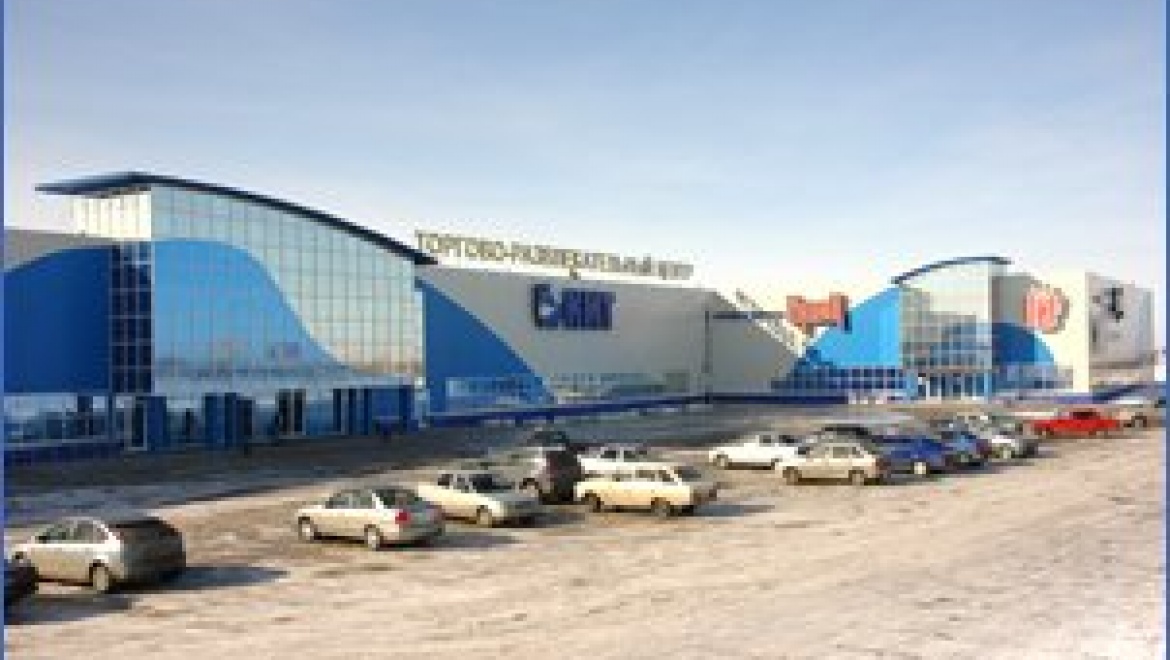 Молодой водитель скончался на парковке у торгового центра