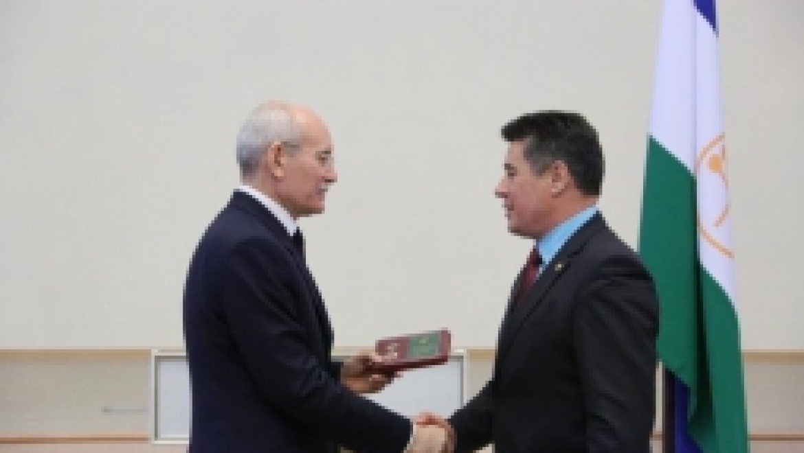 Рустэм Хамитов вручил государственные награды Башкортостана работникам агропромышленного комплекса