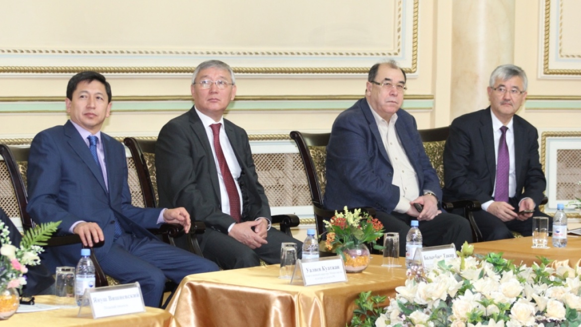 В Алматы состоялась презентация 100-томной серии казахского фольклора «Бабалар сөзі»