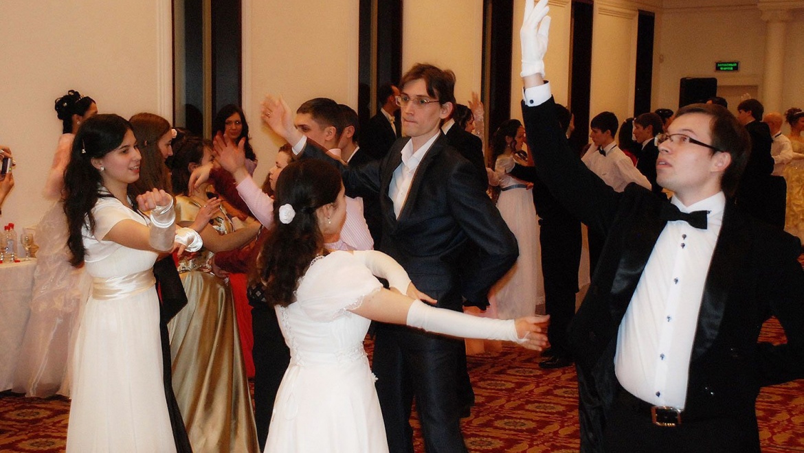 В Казани участников Сретенского бала научат танцевать