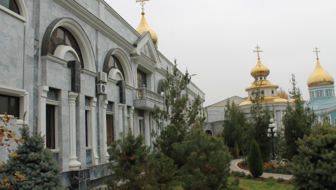 В Ташкенте открылась выставка «Белая роза»