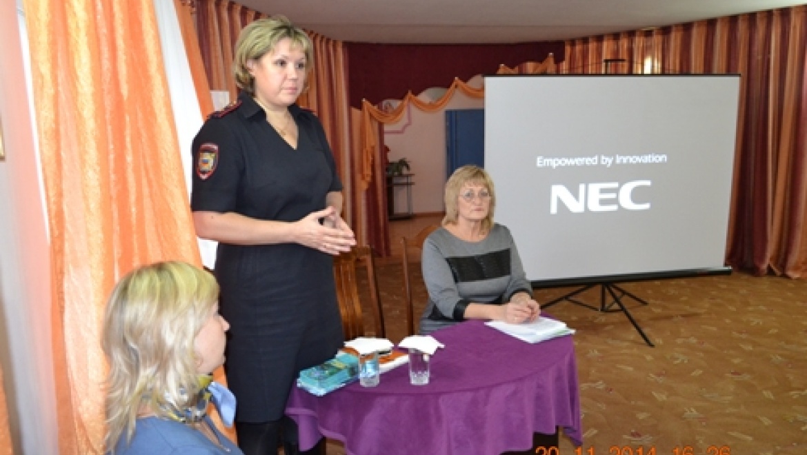 Сотрудники полиции в День правовой помощи приехали в дом детств