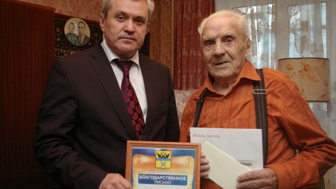 Глава Северного округа поздравил с юбилеем ветерана ВОВ