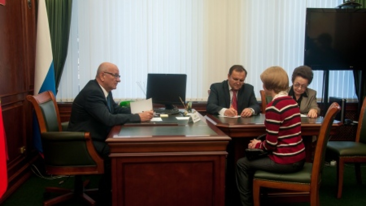 Губернатор Юрий Берг провел прием граждан по личным вопросам