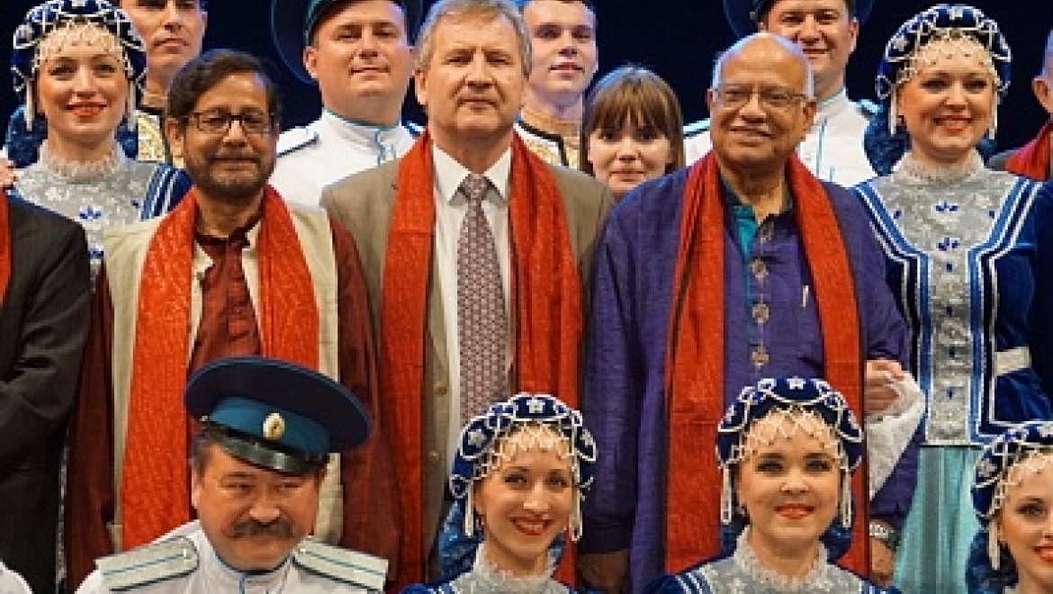 Оренбургский русский народный хор возвращается после триумфальных выступлений в Юго-Восточной Азии