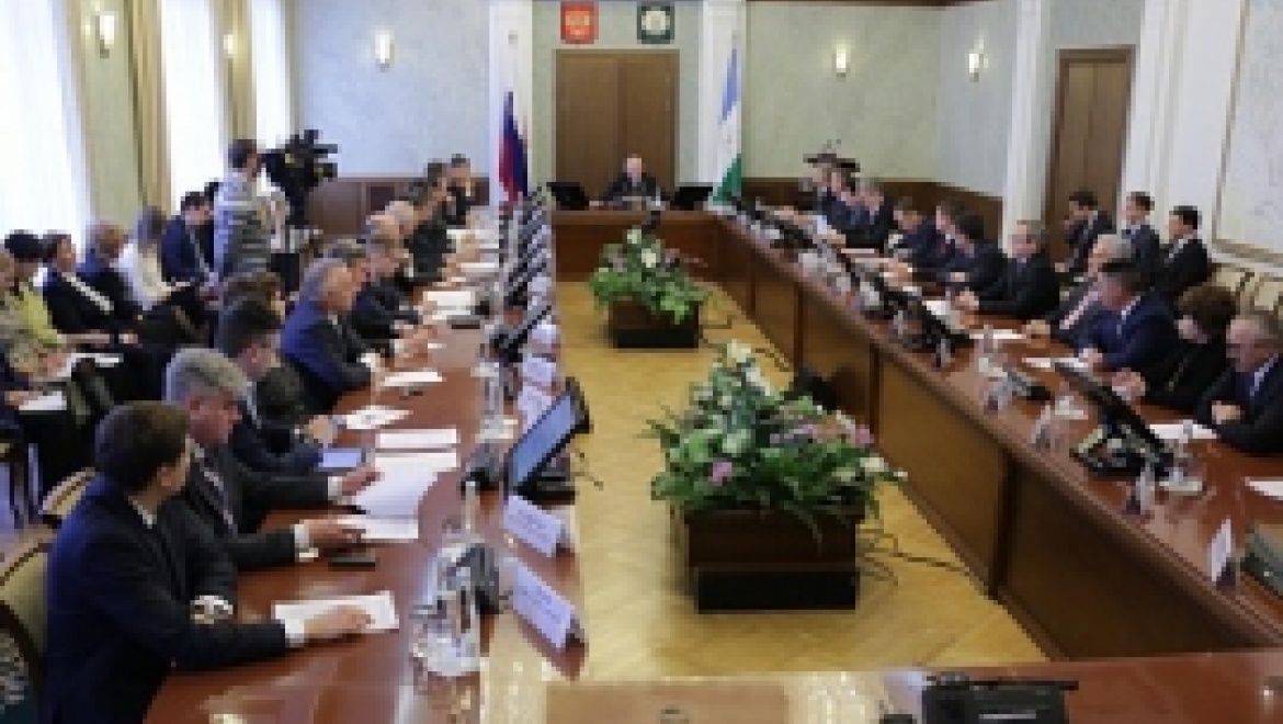 Рустэм Хамитов: «Нам нужно активнее вовлекать людей в экономическую жизнь»