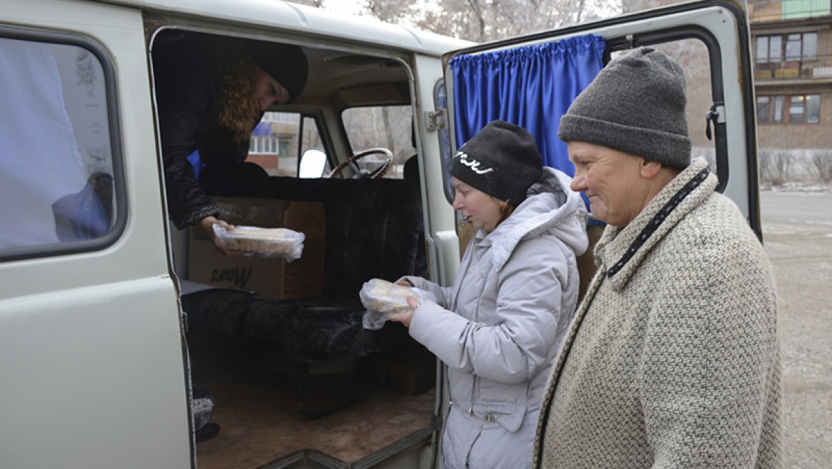 С началом календарной зимы в Медногорске начали кормить бездомных горячими обедами