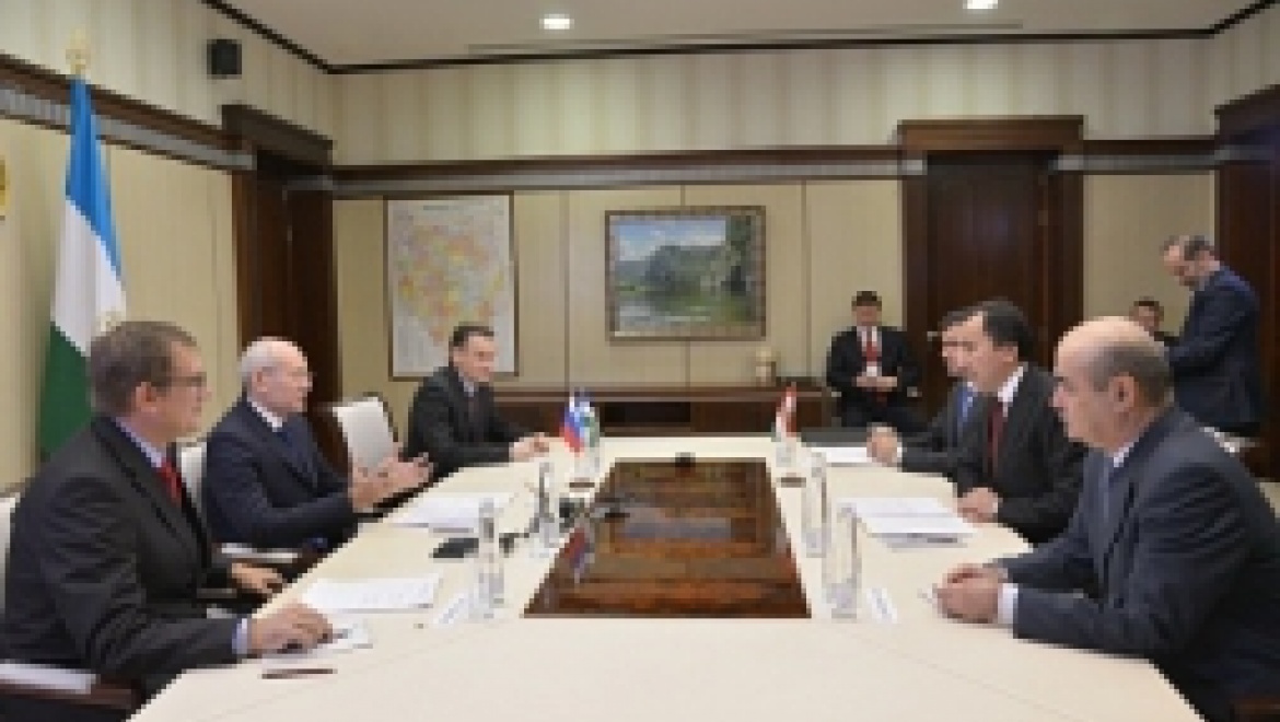 Рустэм Хамитов встретился с Чрезвычайным и Полномочным Послом Таджикистана в России Имомуддином Сатторовым