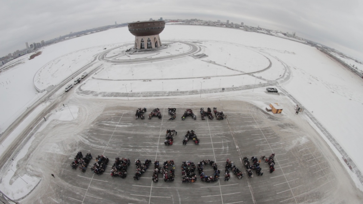 Тысяча горожан выстроилась в надпись «Казань за «Новую волну»