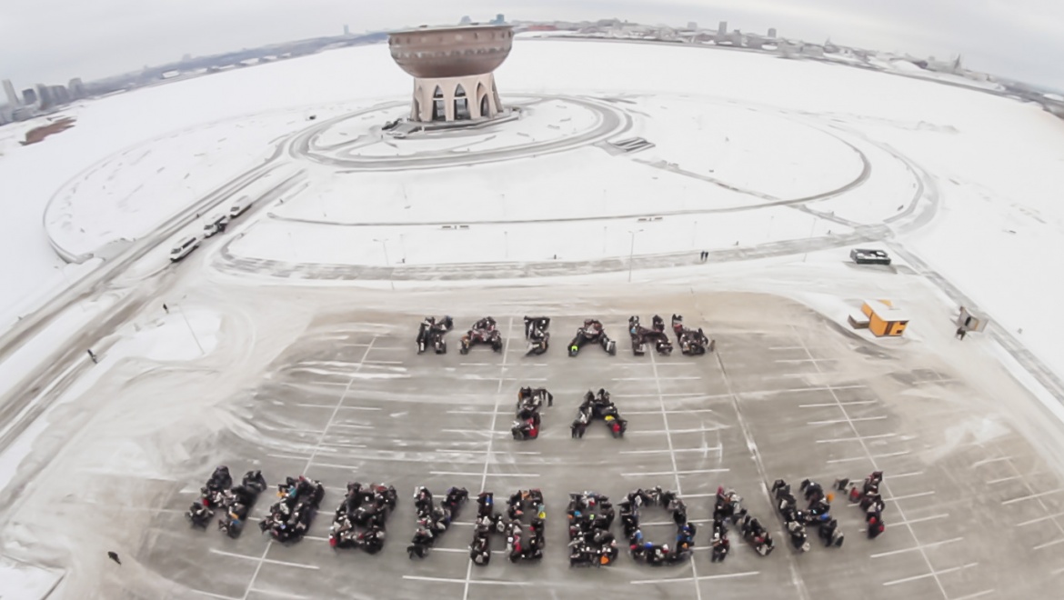 Тысяча горожан выстроилась в надпись «Казань за «Новую волну»