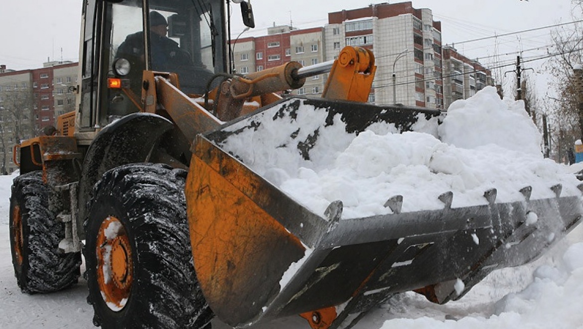 На городские улицы вышли 53 единицы снегоуборочной техники