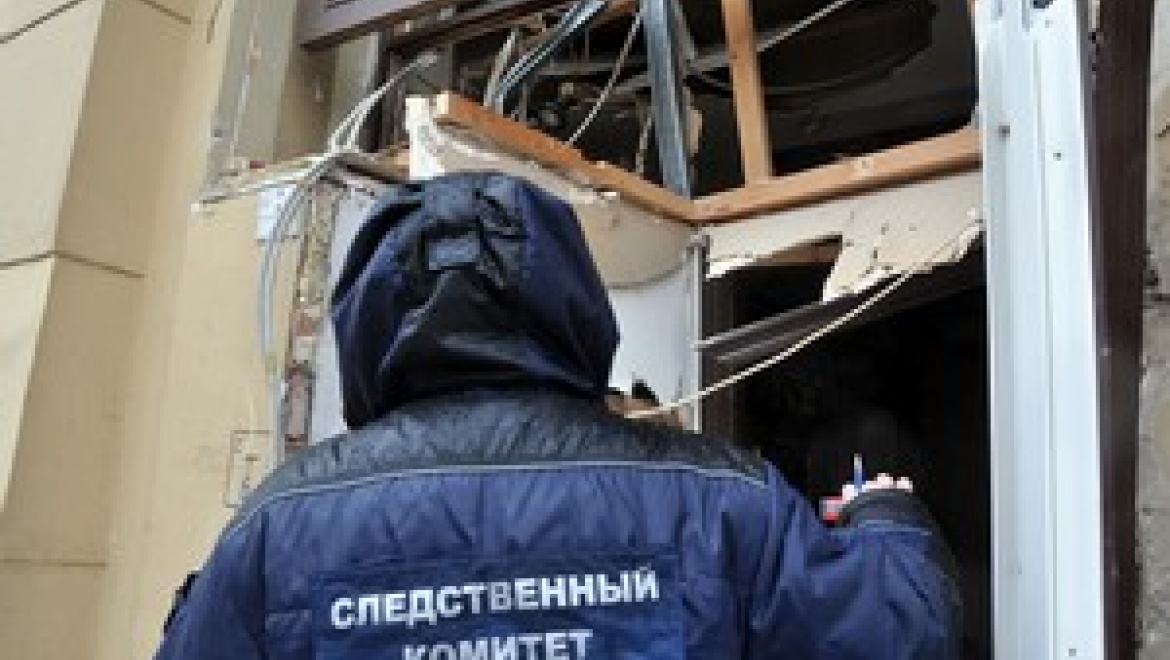 На стройке дома рухнула монтажная люлька с людьми