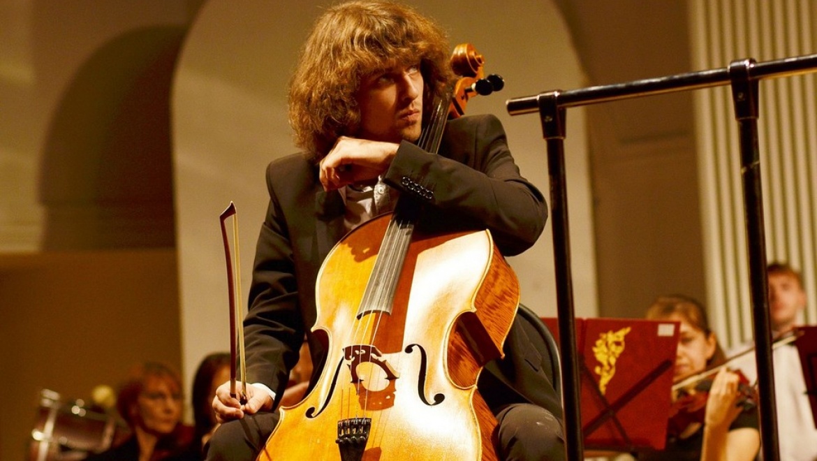 Известный виолончелист Александр Рамм выступит на сцене областной филармонии