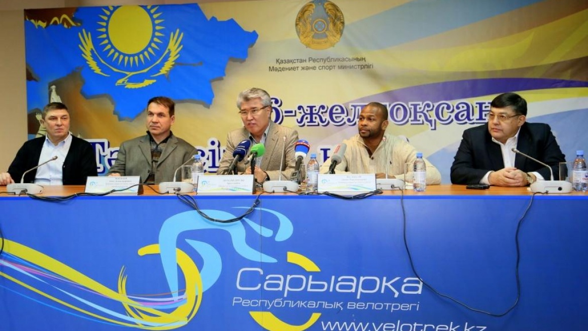 Чемпионы мира по боксу Рой Джонс-младший и Олег Маскаев прибыли с визитом в Казахстан