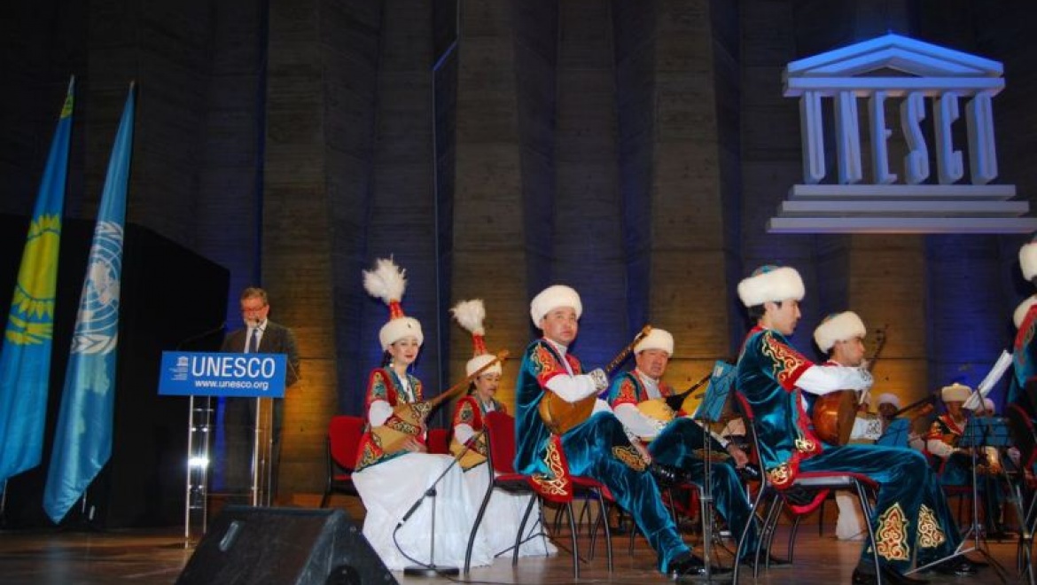 Академический оркестр народных инструментов им. Д. Нурпеисовой выступил во Франции