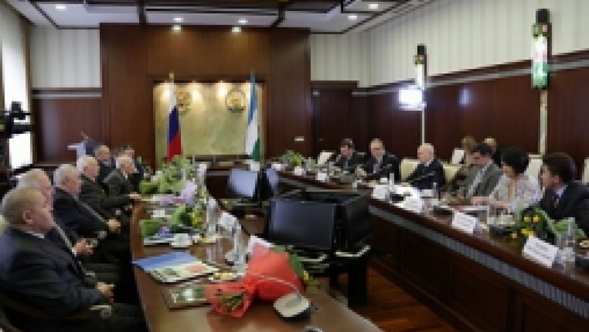 Рустэм Хамитов встретился с победителями конкурса «Человек года»